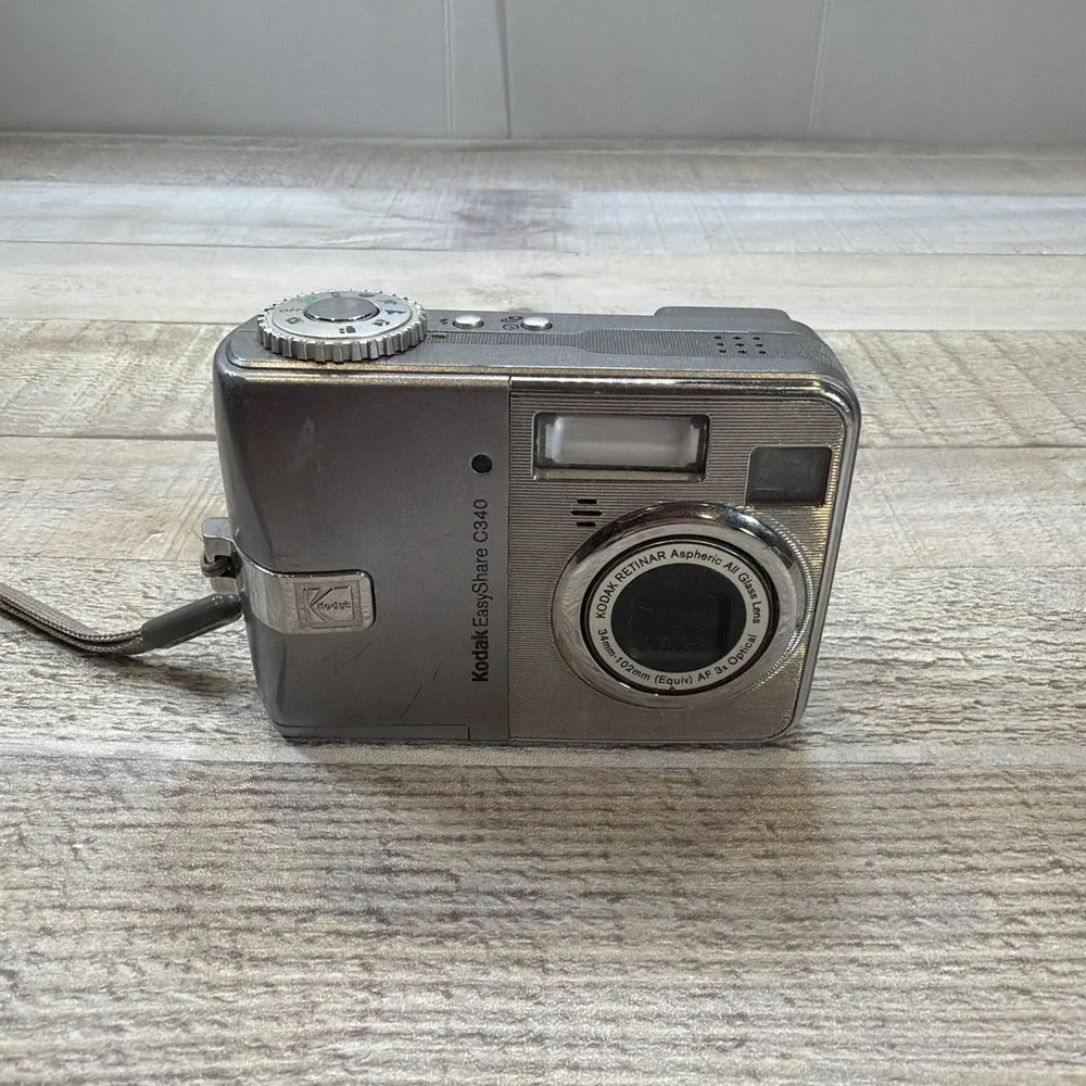 Kodak EasyShare C340 5MP Digital Camera Silver Untested/For Parts Not Working